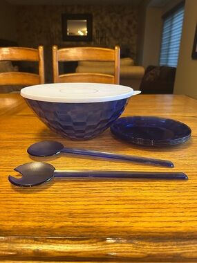 Tupperware Blue Ice Prisms Large Bowl With Lid, 4 Plates and Salad Tongs